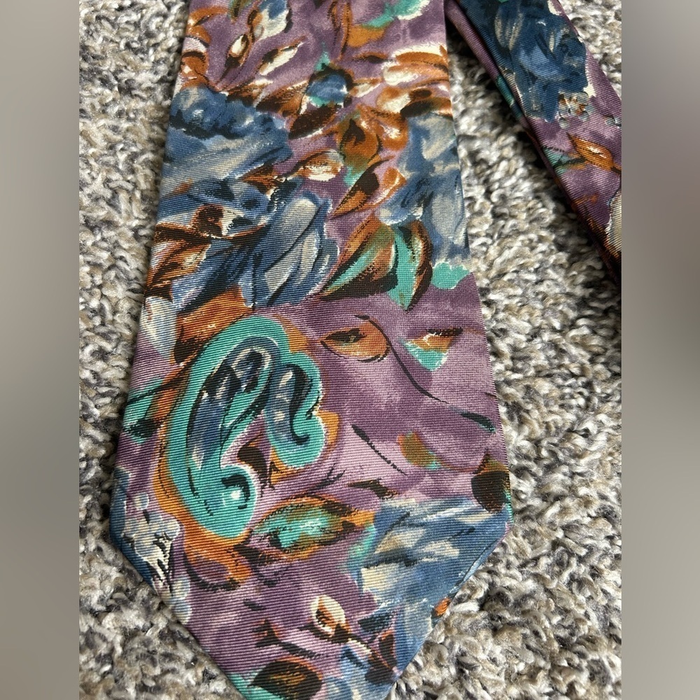 Halston III Men’s Vintage 100% Italian Silk Floral Tie - Picture 2 of 4